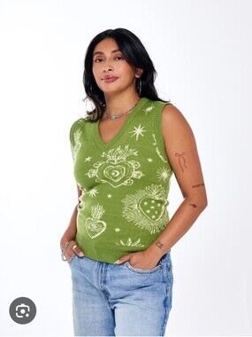 NWT/Hija De Tu Madre Sacred Heart unisex knit vest. M